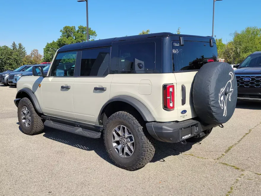 2025 Ford Bronco Badlands photo 1