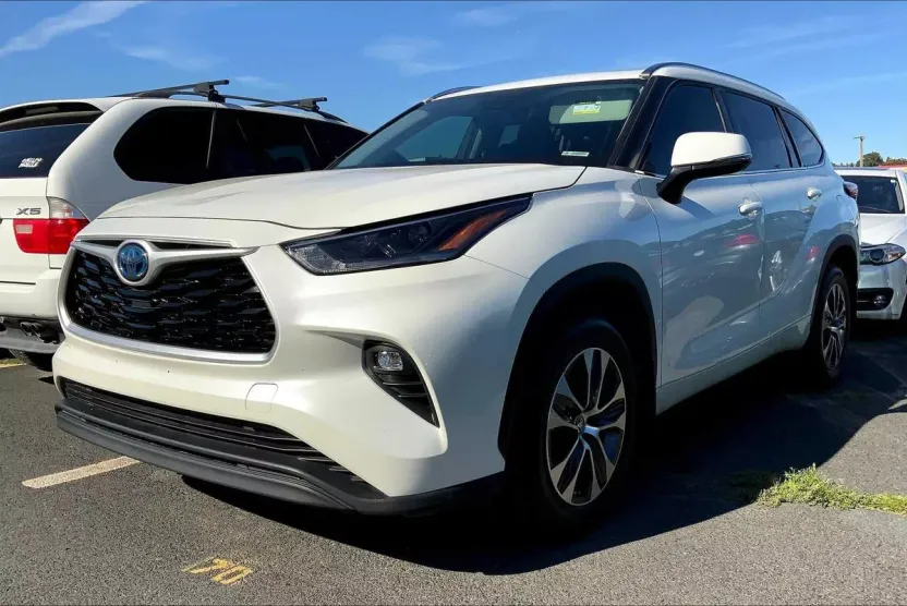 2021 Toyota Highlander Hybrid XLE photo 1