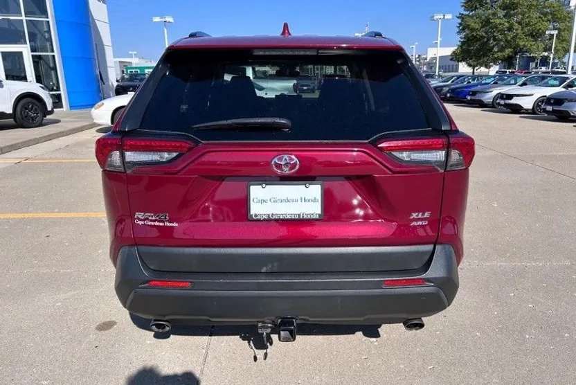 2019 Toyota RAV4 XLE photo 1