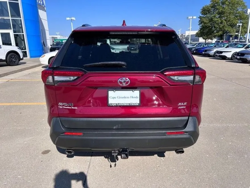 2019 Toyota RAV4 XLE photo 1