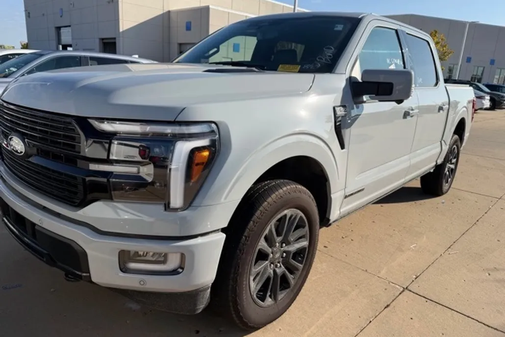 2024 Ford F-150 Platinum photo 1