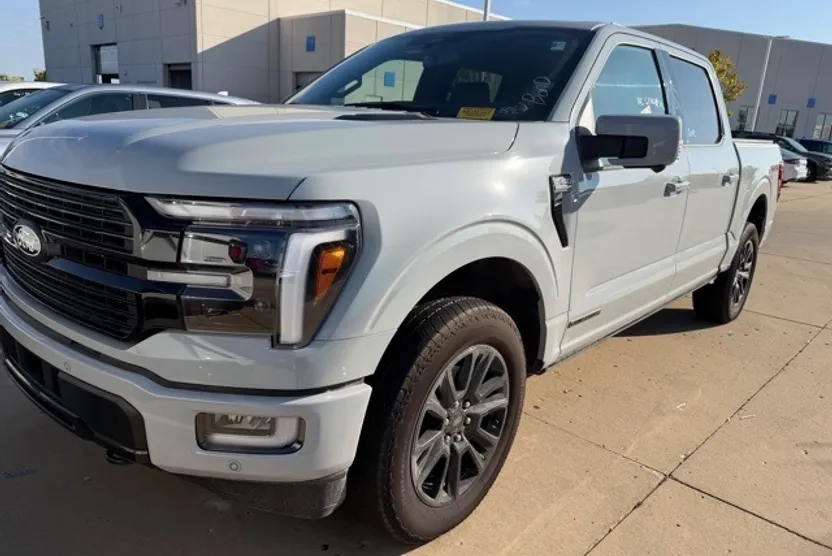 2024 Ford F-150 Platinum photo 1