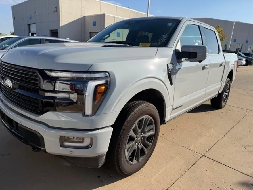 2024 Ford F-150 Platinum photo 1