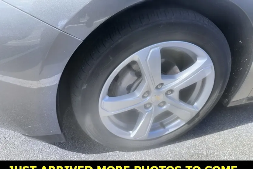 2018 Chevrolet Volt LT photo 1
