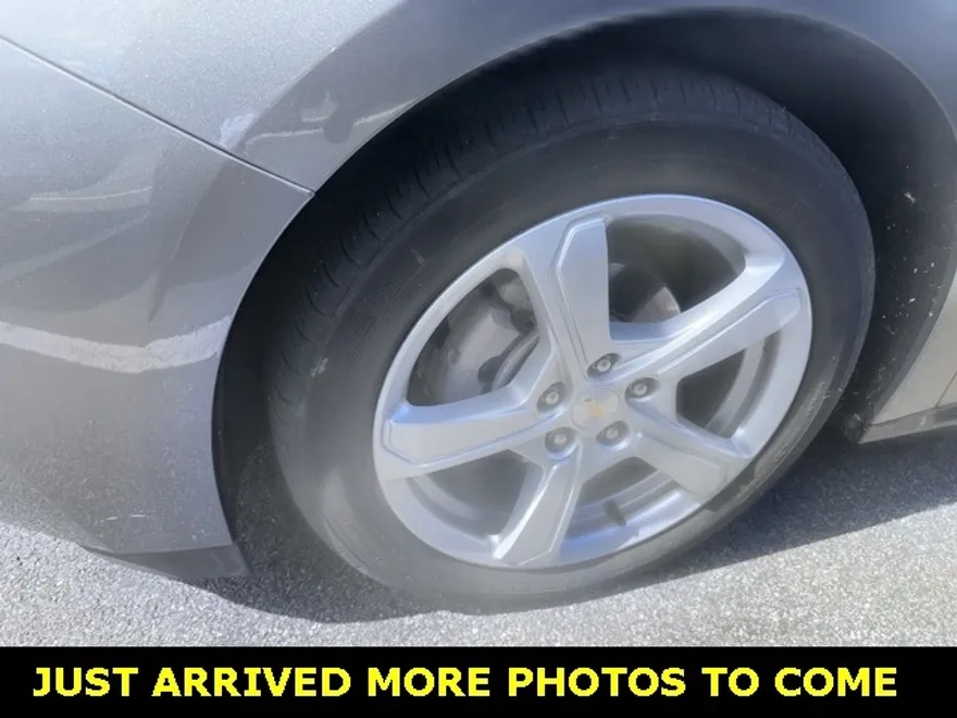 2018 Chevrolet Volt LT photo 1