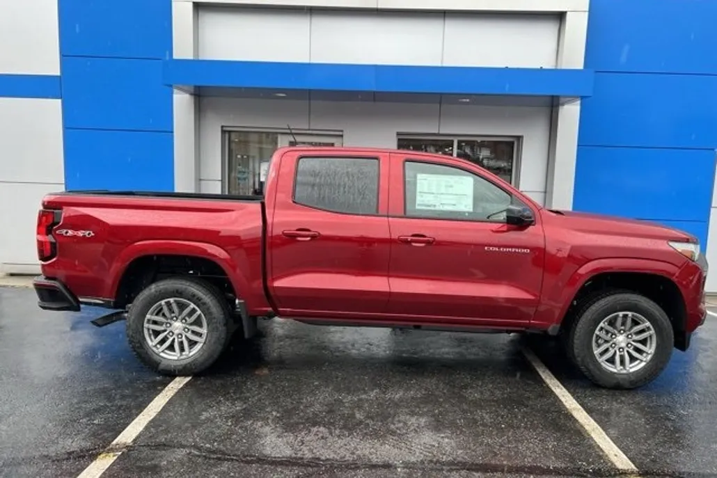 2026 Chevrolet Colorado LT photo 1