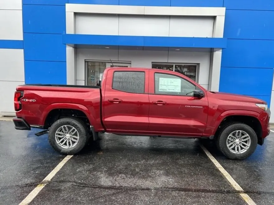 2026 Chevrolet Colorado LT photo 1
