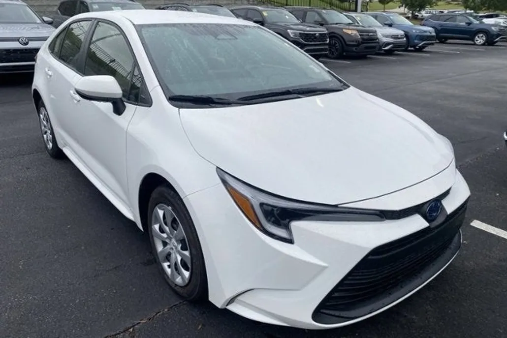 2024 Toyota Corolla Hybrid LE photo 1