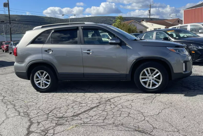 2014 Kia Sorento LX photo 1