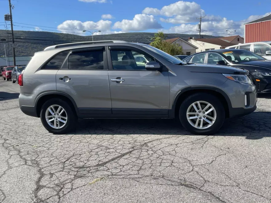 2014 Kia Sorento LX photo 1