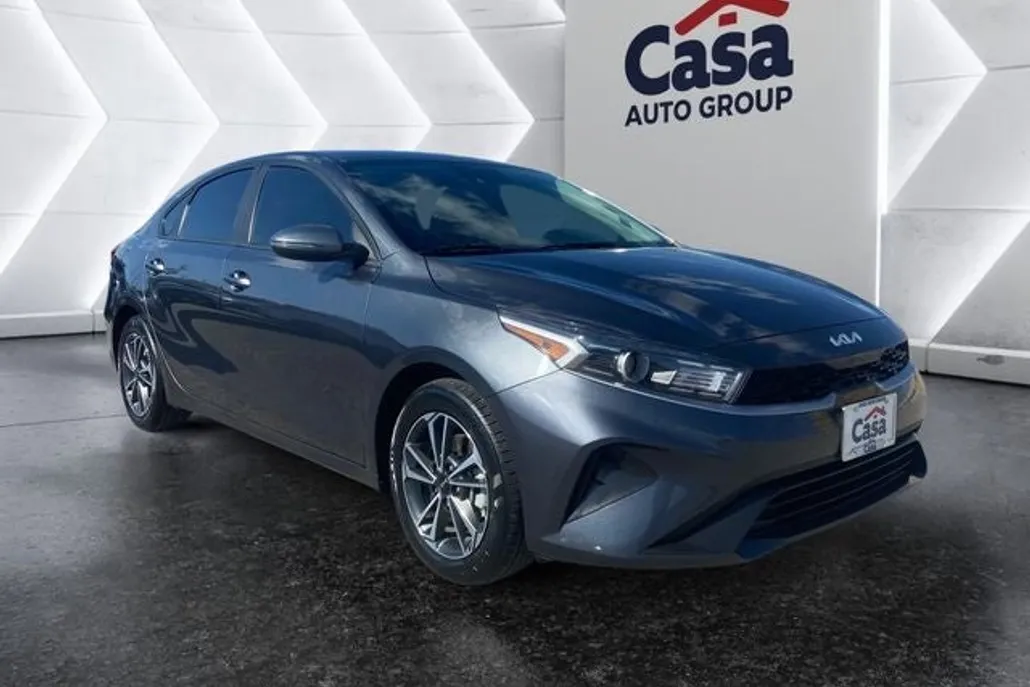 2023 Kia Forte LXS photo 1