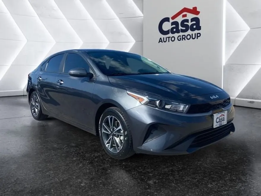 2023 Kia Forte LXS photo 1