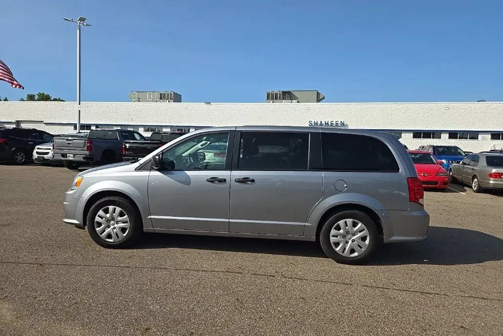 2019 Dodge Grand Caravan SE photo 1