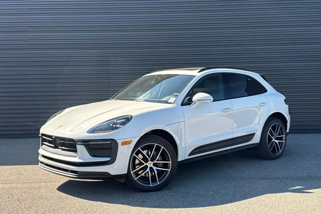 2025 Porsche Macan photo 1