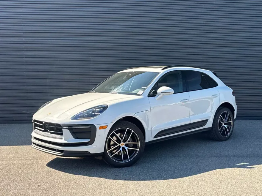 2025 Porsche Macan photo 1