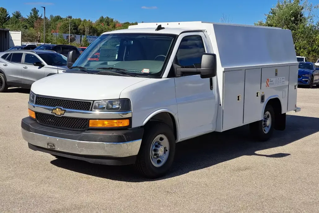 2025 Chevrolet Express Cutaway 3500 photo 1