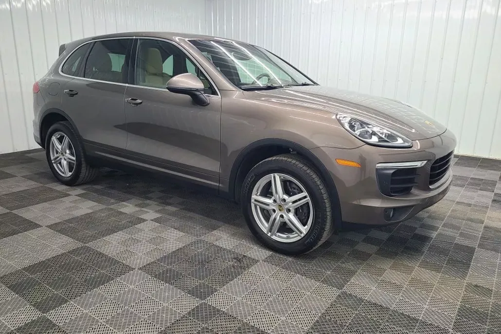 2016 Porsche Cayenne Base photo 1