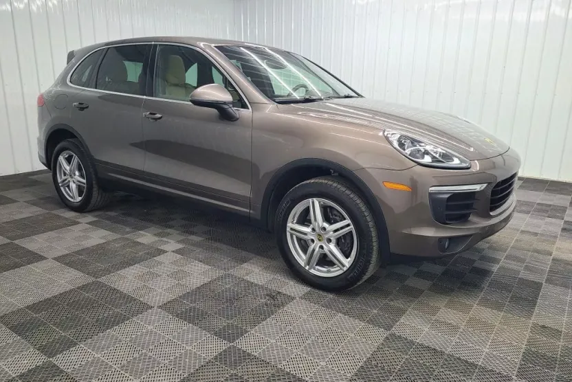 2016 Porsche Cayenne Base photo 1