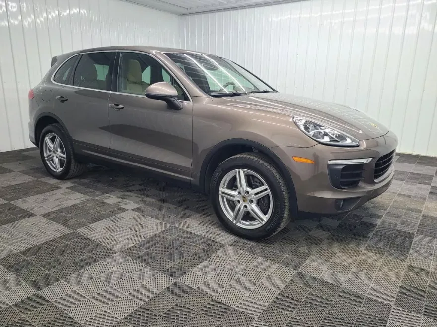 2016 Porsche Cayenne Base photo 1