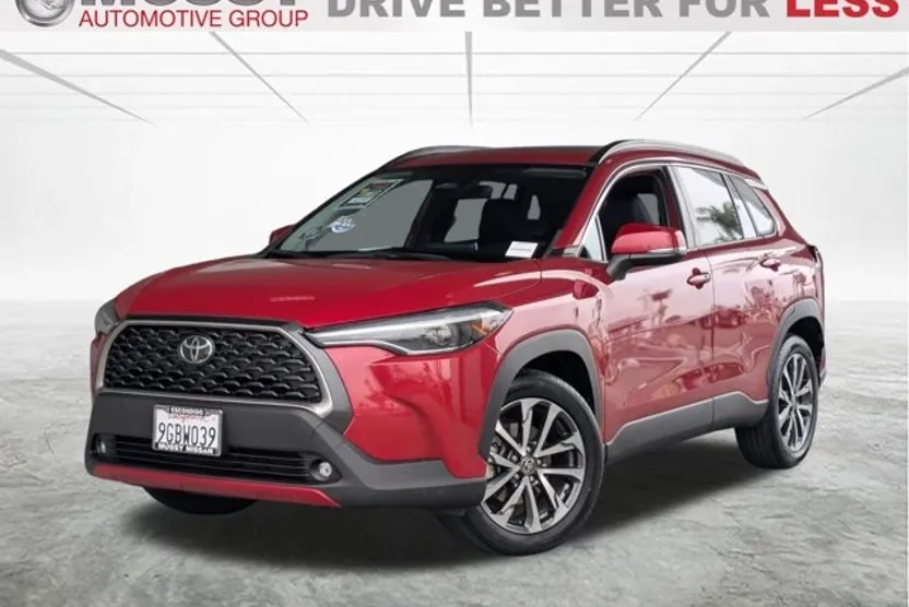 2023 Toyota Corolla Cross XLE photo 1