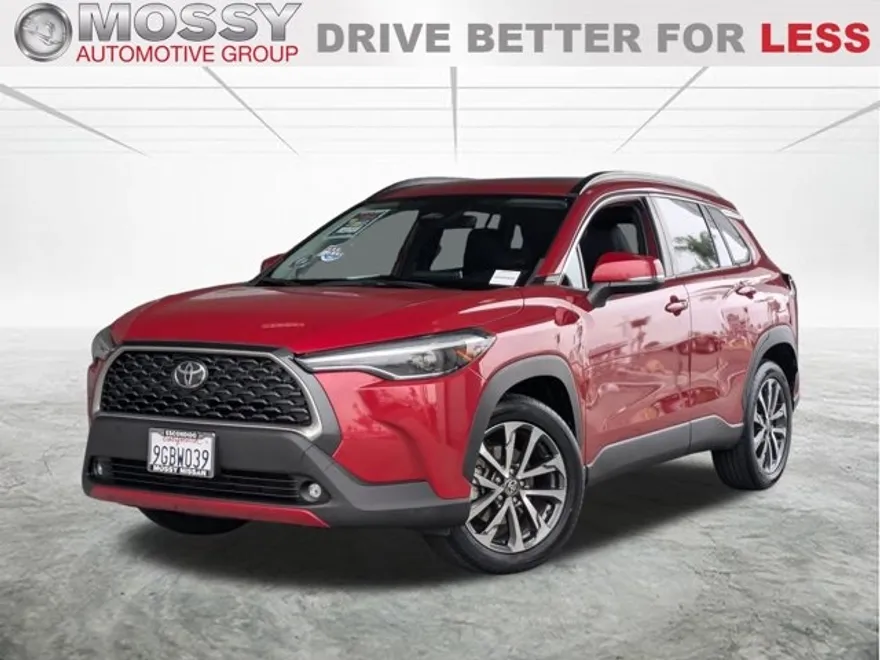 2023 Toyota Corolla Cross XLE photo 1