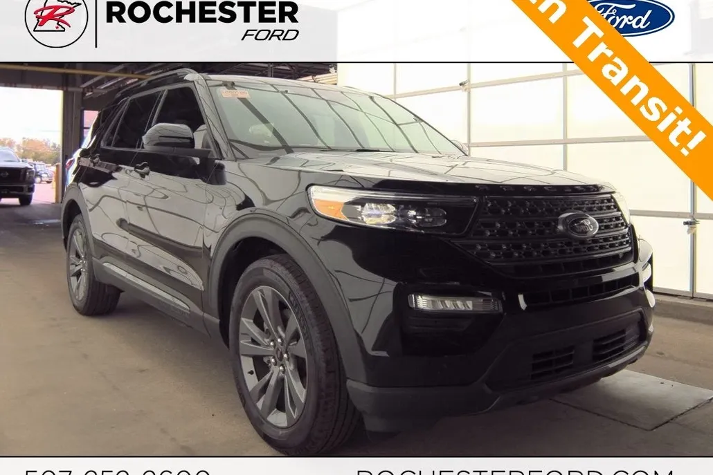 2023 Ford Explorer XLT photo 1
