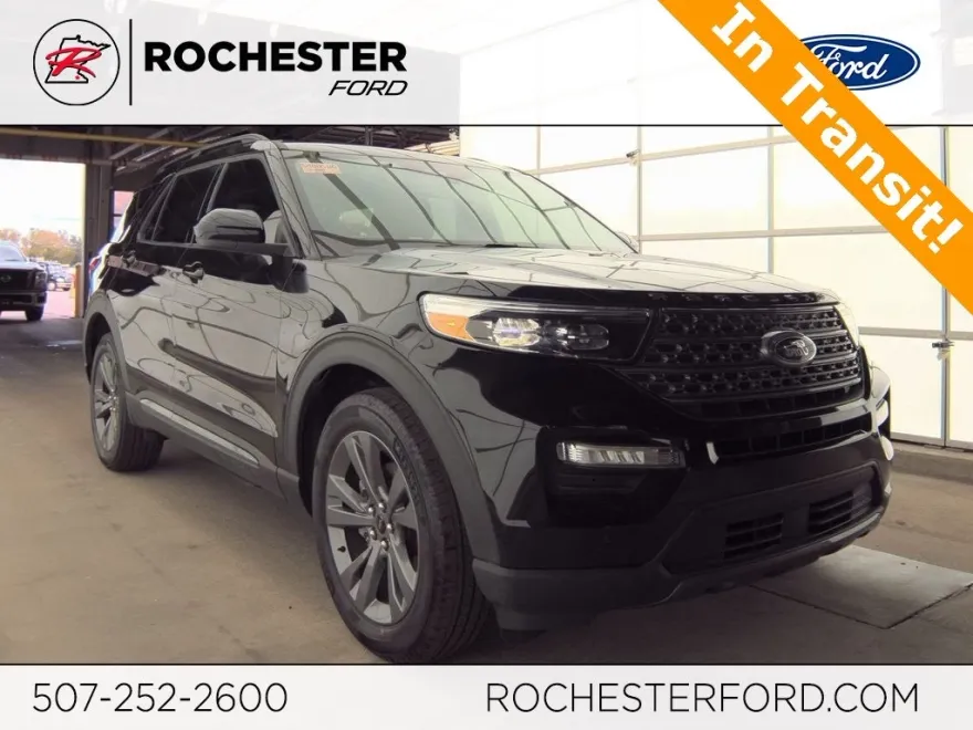 2023 Ford Explorer XLT photo 1