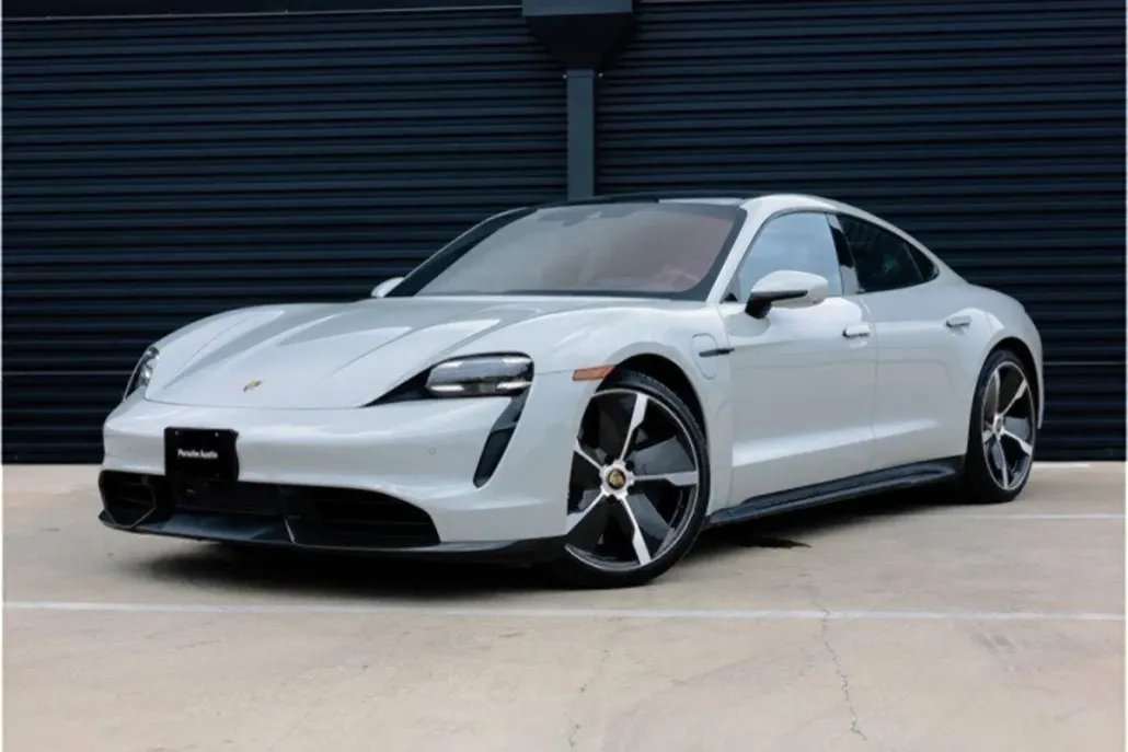 2022 Porsche Taycan Turbo S photo 1