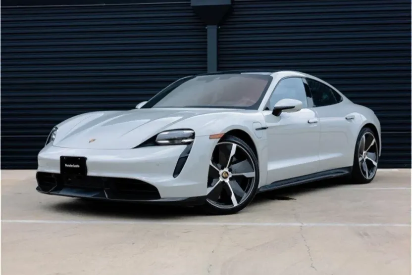 2022 Porsche Taycan Turbo S photo 1