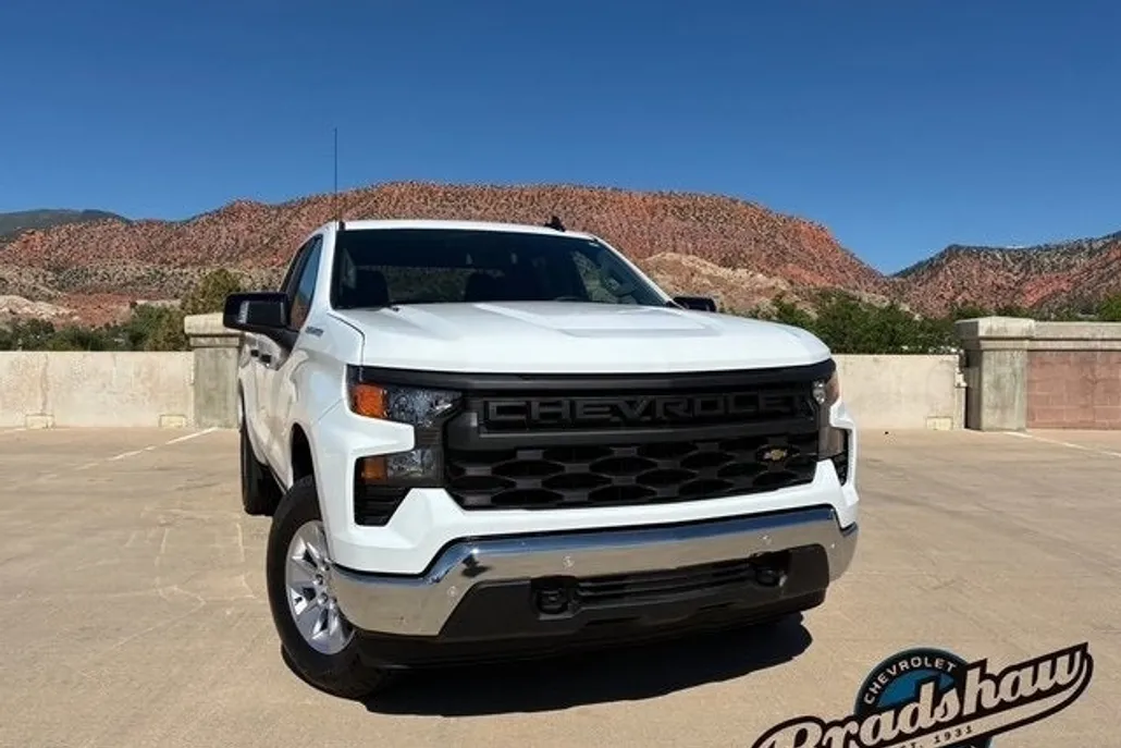 2025 Chevrolet Silverado 1500 photo 1