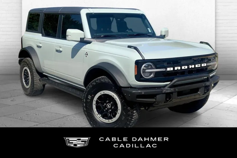 2023 Ford Bronco Base photo 1