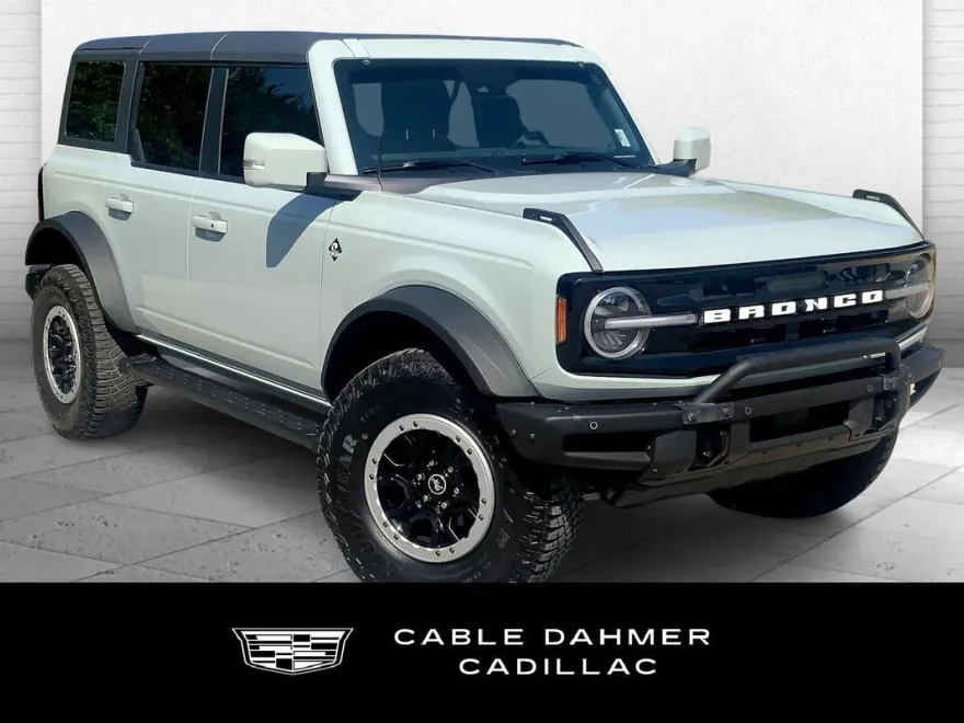 2023 Ford Bronco Base photo 1