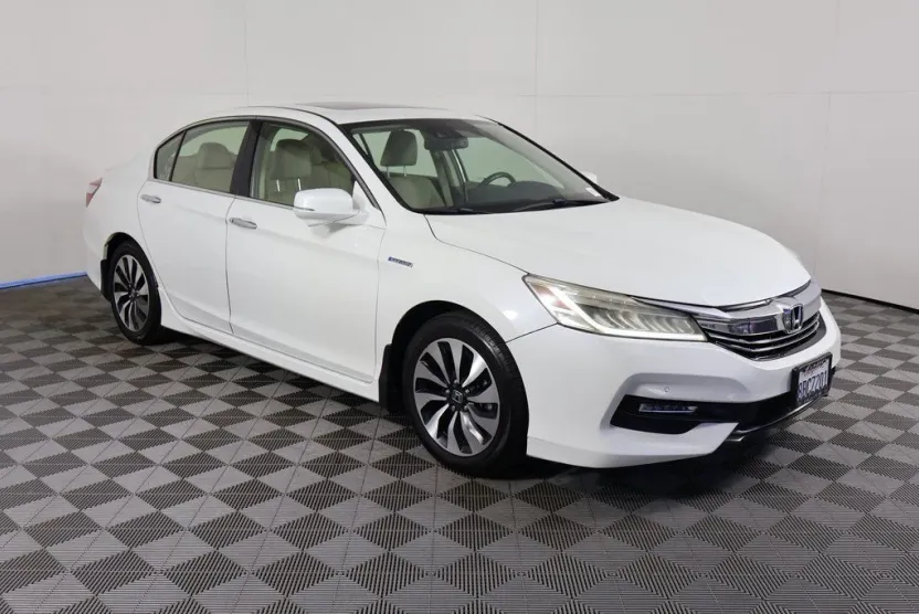 2017 Honda Accord Hybrid Touring photo 1