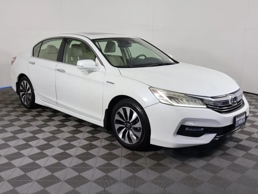 2017 Honda Accord Hybrid Touring photo 1