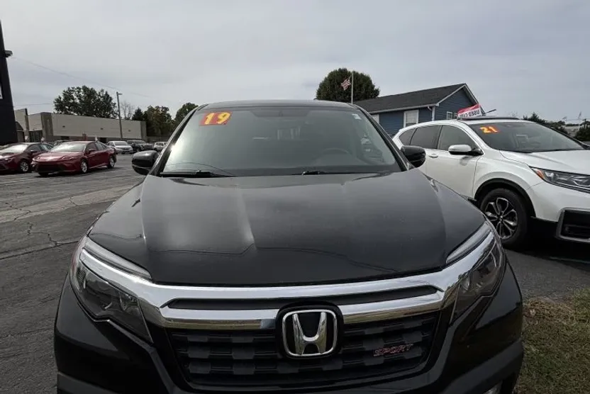 2019 Honda Ridgeline Sport photo 1