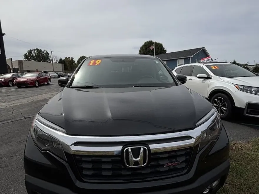 2019 Honda Ridgeline Sport photo 1