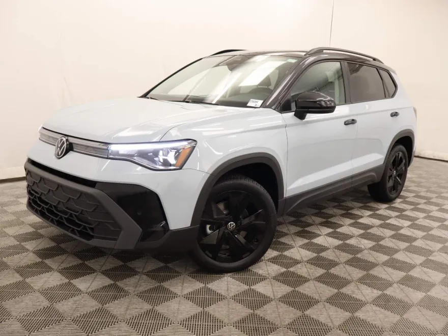 2025 Volkswagen Taos SE photo 1