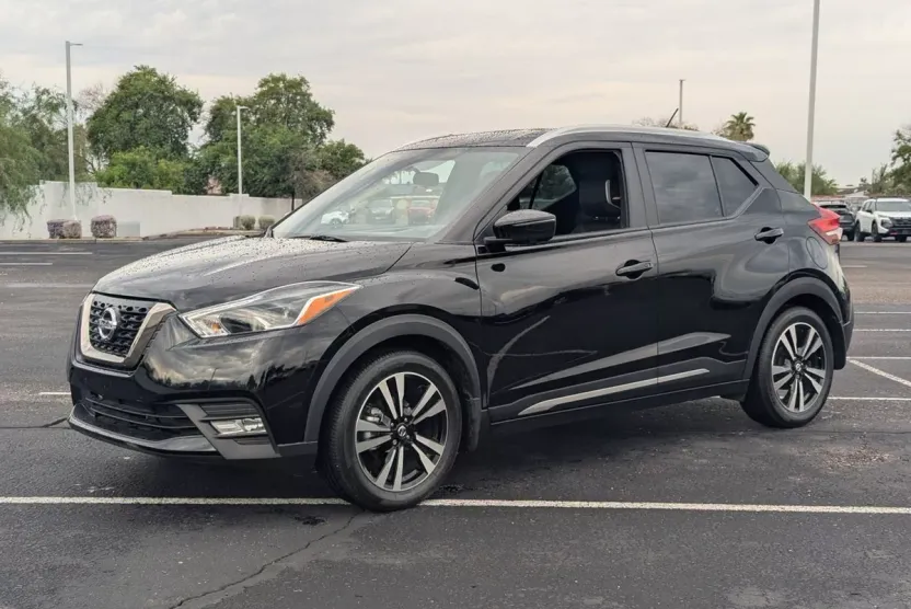 2019 Nissan Kicks SR photo 1