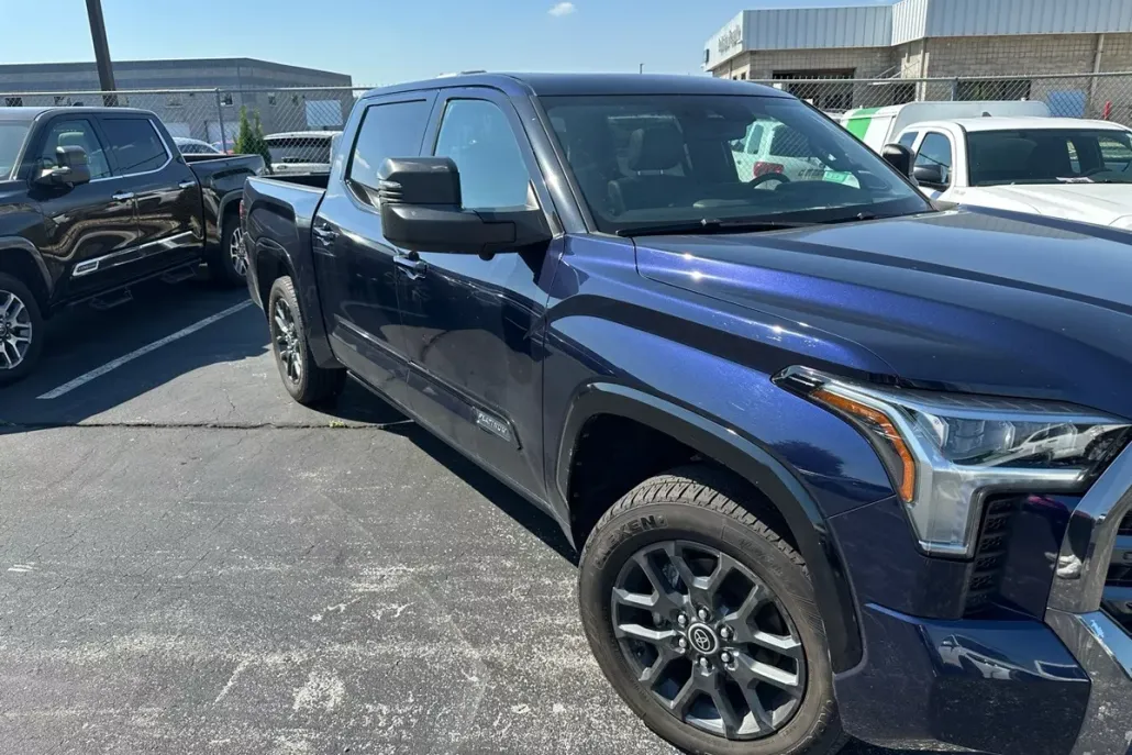 2022 Toyota Tundra Platinum photo 1
