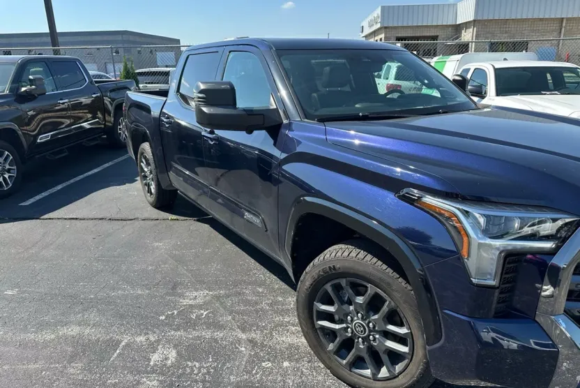 2022 Toyota Tundra Platinum photo 1