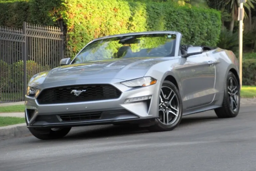 2022 Ford Mustang EcoBoost Premium photo 1