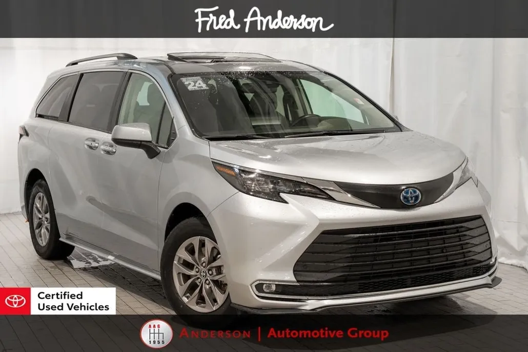 2024 Toyota Sienna XLE photo 1