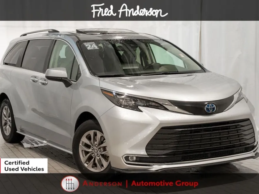 2024 Toyota Sienna XLE photo 1