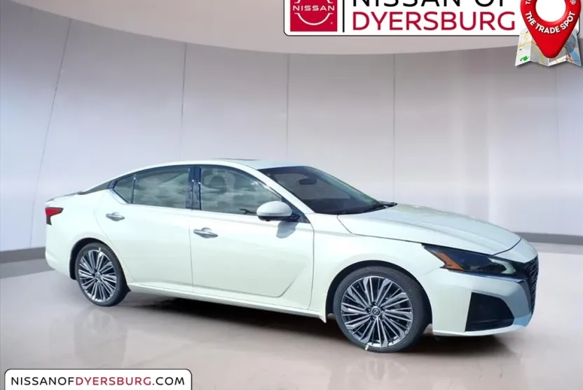 2025 Nissan Altima SL photo 1