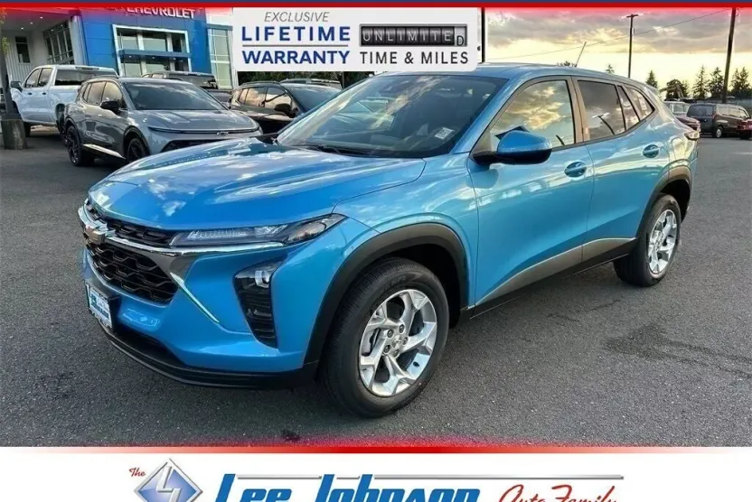 2025 Chevrolet Trax LS photo 1