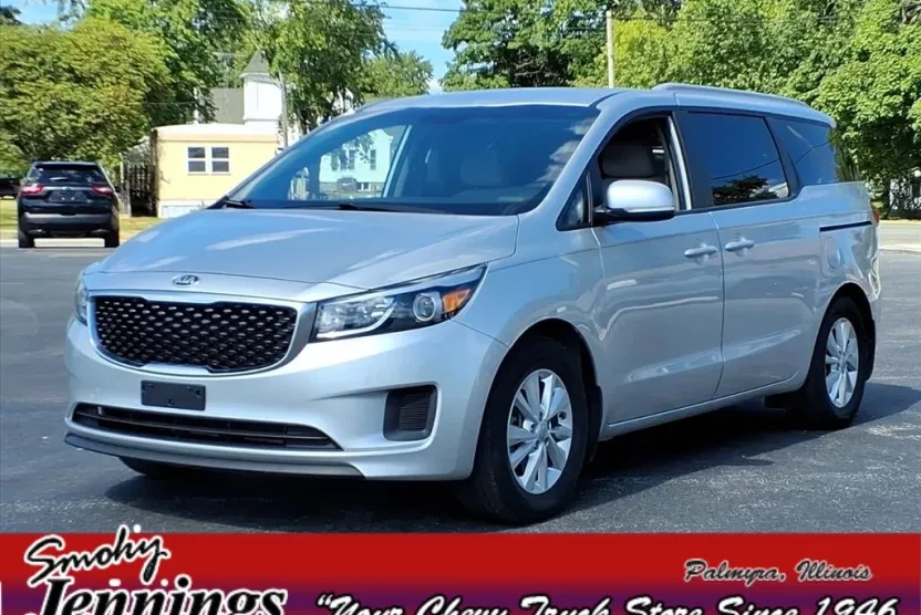 2016 Kia Sedona LX photo 1