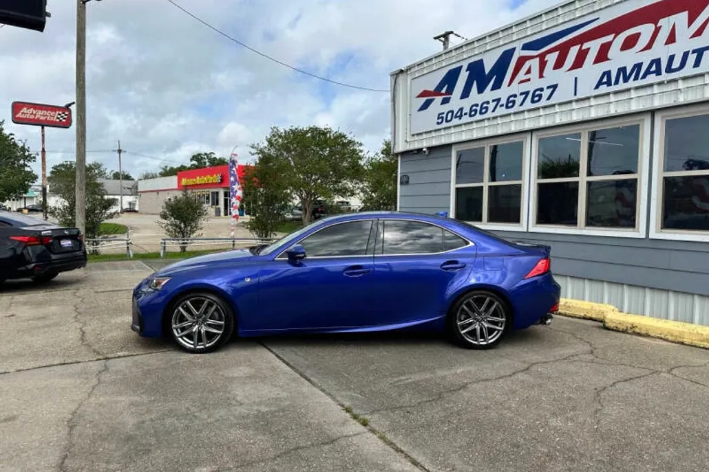 2017 Lexus IS 200t photo 1