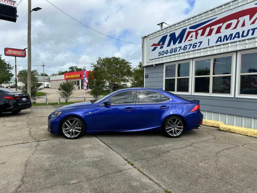 2017 Lexus IS 200t photo 1