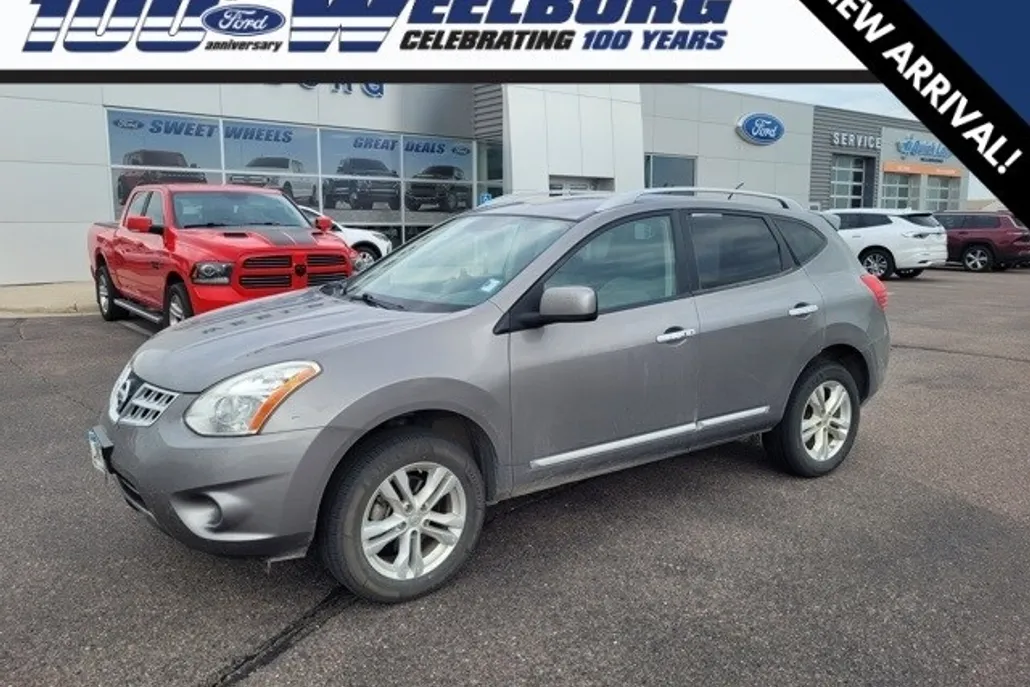 2013 Nissan Rogue SV photo 1