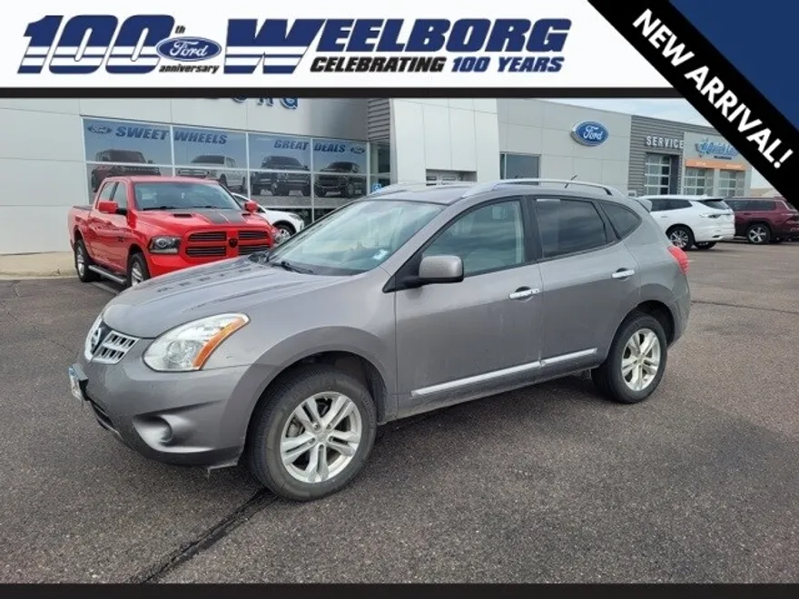 2013 Nissan Rogue SV photo 1